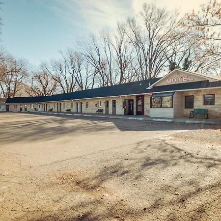 Simmer Motel Wamego Eksteriør billede