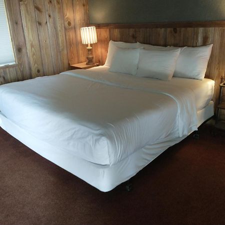 Simmer Motel Wamego Eksteriør billede