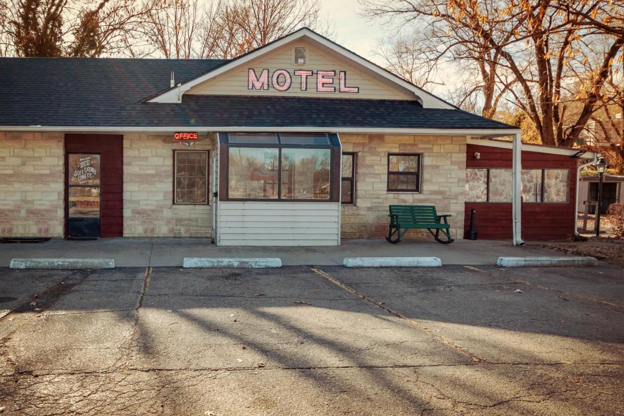 Simmer Motel Wamego Eksteriør billede