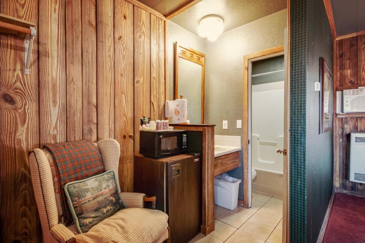 Simmer Motel Wamego Eksteriør billede