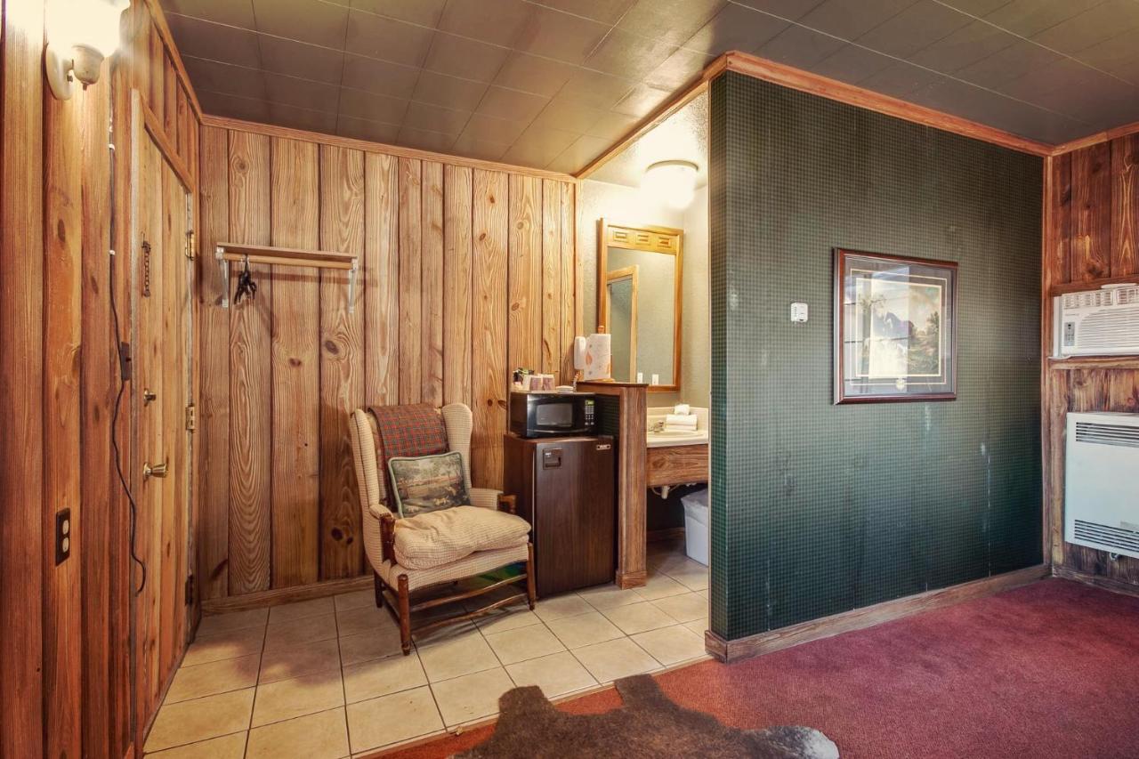 Simmer Motel Wamego Eksteriør billede