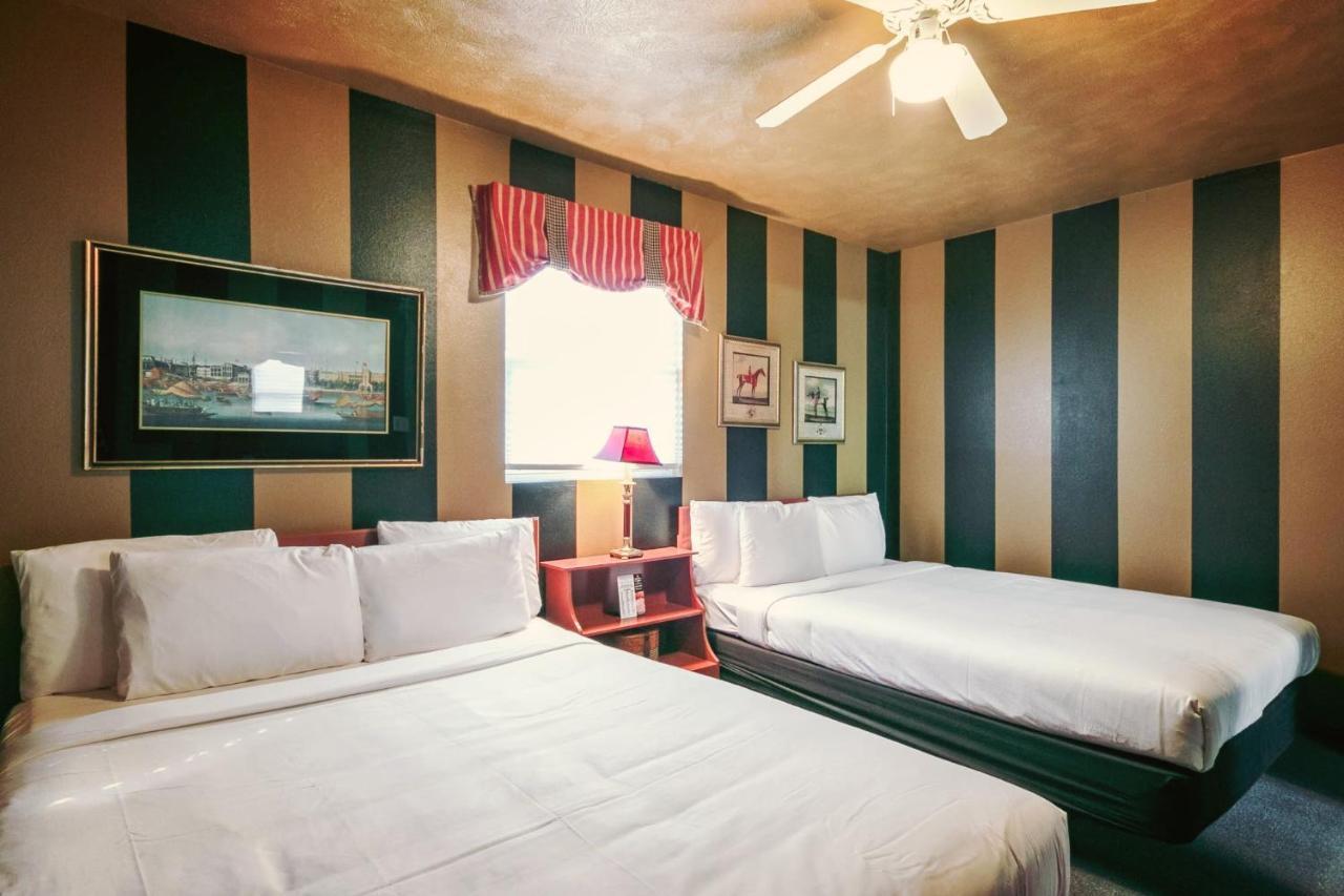 Simmer Motel Wamego Eksteriør billede