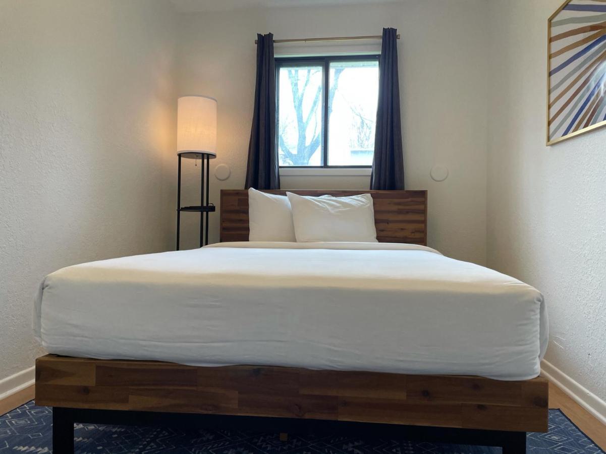Simmer Motel Wamego Eksteriør billede
